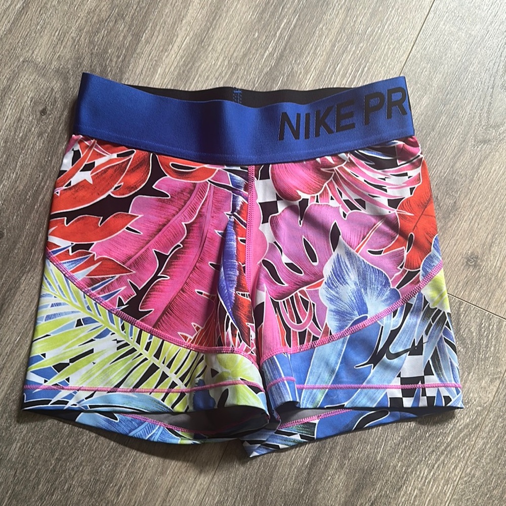 Nike Pro Women's Multicolor Shorts biker tropical print